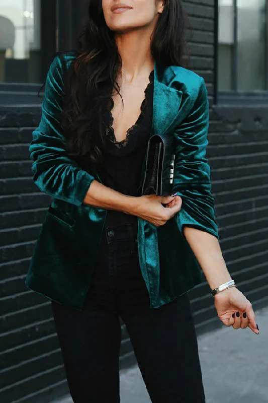 chic-influencer-velvet-blazer